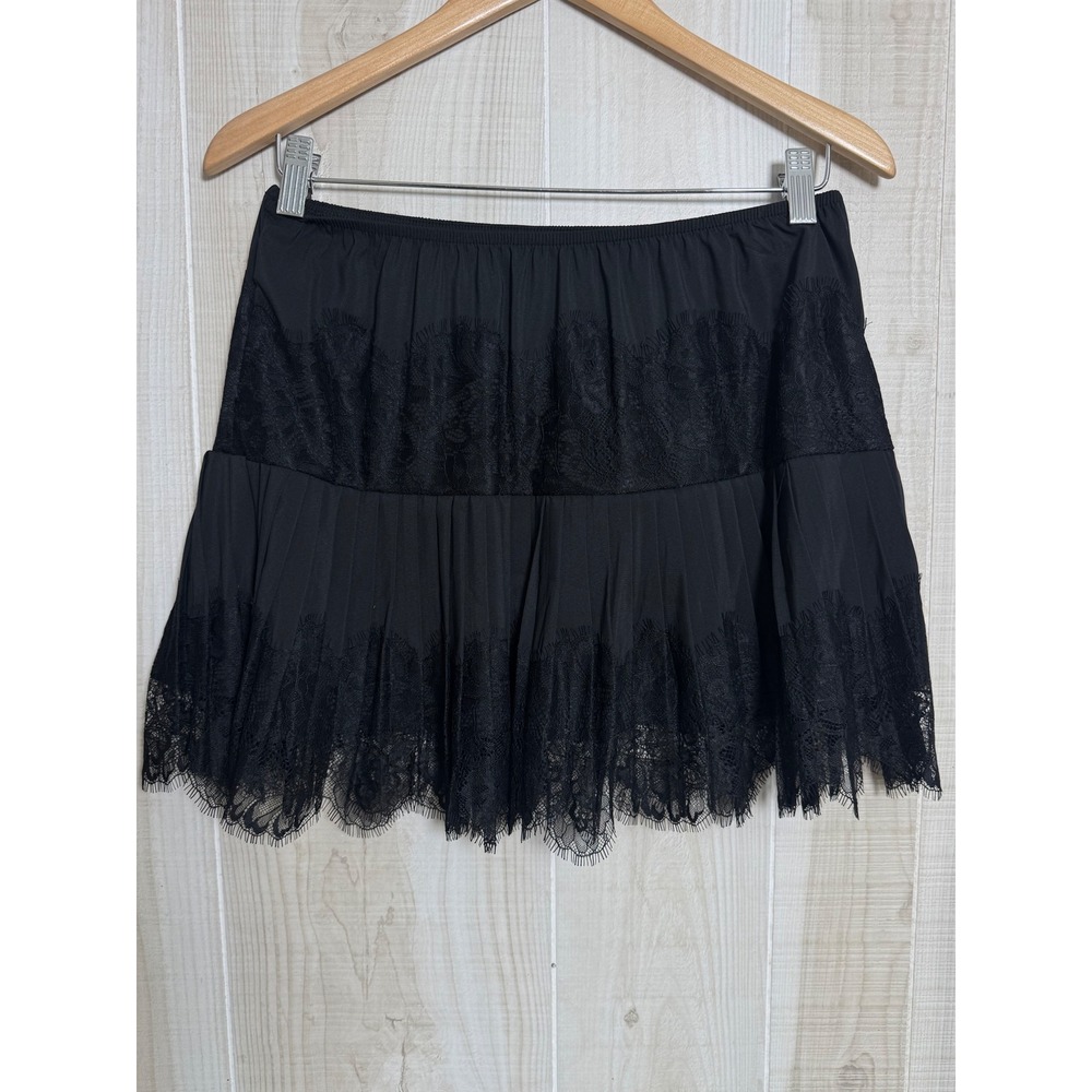 Black Lace Trim Pleated Mini Skirt Eyelash Lace Tiered Small